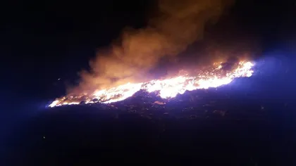 Un incendiu puternic a izbucnit la rampa de gunoi a Aradului, cu degajări mari de fum care au afectat zone locuite FOTO VIDEO