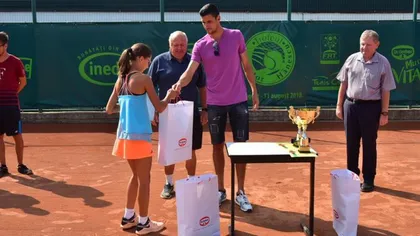 Victor Hănescu, la trofeul ce îi poartă numele. 