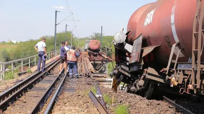 Raport preliminar privind trenul căzut de pe viaduct: Trenul nu a oprit la semnalul roşu şi intrat pe o linie fără şine