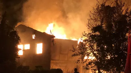 Incendiu violent în Cernavodă. Un ansamblu de locuinţe sociale a luat foc UPDATE