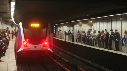 Ambulanţa chemată la metrou pentru două femei cărora li s-a făcut rău