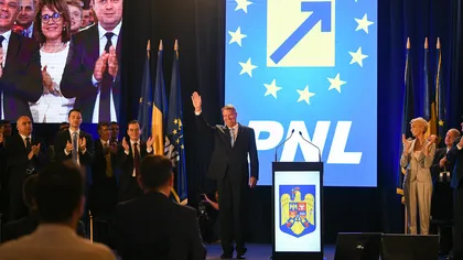 Consiliul Naţional al PNL, la Parlament. Klaus Iohannis, primit cu aplauze: E nevoie ca PNL să fie unit