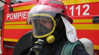 Pompierii intervin cu câte 5 autospeciale la două incendii în sectoarele 5 şi 2 din Bucureşti
