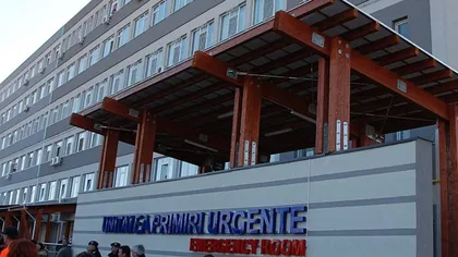 Poliţia a deschis o anchetă, după ce un tânăr a reclamat că a fost bătut de un paznic, la Spitalul Judeţean Târgovişte
