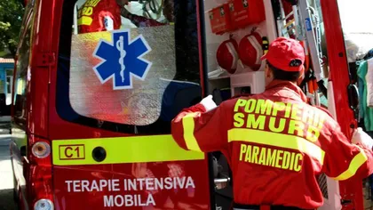 Plan roşu de intervenţie: O persoană a murit şi 23 au ajuns la spital după ce un autocar care venea din Spania s-a răsturnat pe DN7