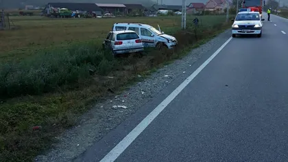 Accident grav. O ambulanţă cu patru pacienţi, lovită în plin de un autoturism