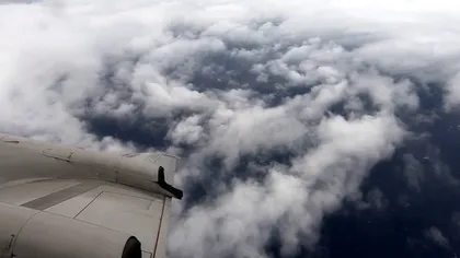 Imagini spectaculoase, avion surprins în interiorul unui uragan VIDEO