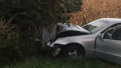 Accident grav în Constanţa: Patru persoane, printre care şi doi copii, au fost rănite, după ce maşina în care erau a intrat într-un pom
