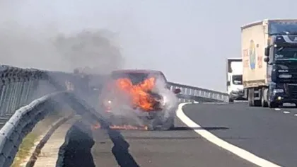 Maşină în flăcări pe autostrada Timişoara-Lugoj