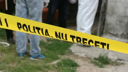 Crimă urmată de sinucidere în Tecuci. Un bărbat şi-a omorât soţia abia întoarsă din Italia, după care şi-a pus ştreangul de gât