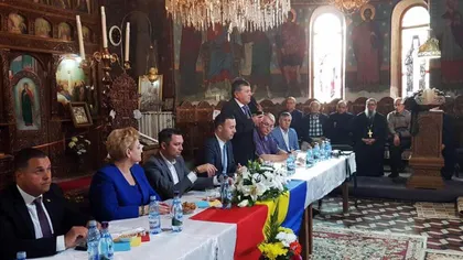 Politicienii din Prahova, la şedinţă pentru organizarea referendumului, în biserică