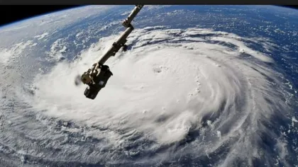 Uraganul Florence vine însoţit de un fenomen periculos. Valurile ajung la înălţimea unui bloc de 7 etaje