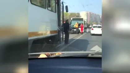Accident cu un autobuz în zona Piaţa Iancului, din Capitală. O femeie a fost rănită