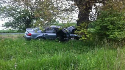 Accident grav în Hunedora: un tânăr de 22 de ani a murit după ce a intrat cu maşina într-un pom