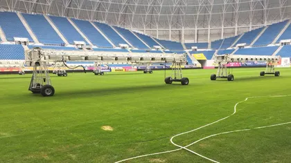 Drifturi cu maşina de tuns iarba pe gazonul stadionului Ion Oblemenco. Imagini revoltătoare surprinse de camere VIDEO