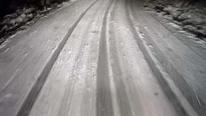 Intervenţie a drumarilor pe DN 13 B, între Praid şi Borzon, unde stratul de zăpadă pe carosabil a avut aproximativ 2 centimetri