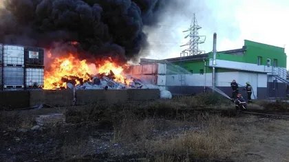 Incendiul de la depozitul de mase plastice din judeţul Prahova, lichidat