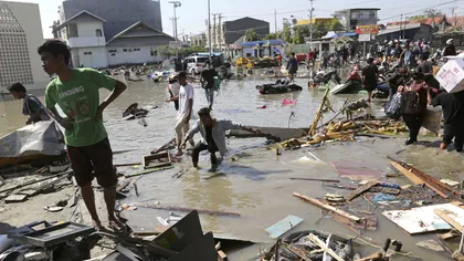 Persoanele decedate în urma cutremurului din Indonezia au început să fie înhumate într-o groapă comună