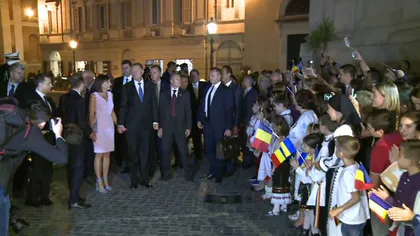 Columna lui Traian din Italia, iluminată în culorile Drapelului României, în prezenţa preşedintelui Iohannis