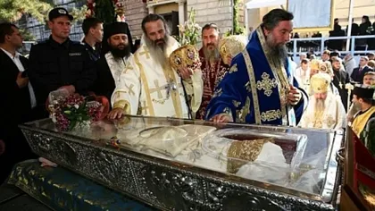 Racla cu moaştele Sfintei Cuvioase Parascheva a fost reintrodusă în Catedrala Mitropolitană