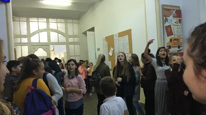 Protest al elevilor de la un liceu din Timişoara: cer să fie lăsaţi să iasă din şcoală în timpul pauzelor