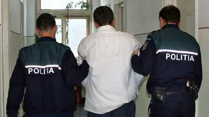 Poliţist bătut şi amenințat cu toporul în Suceava