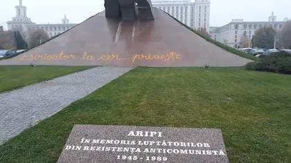 Consilierul prezidenţial Andrei Muraru a sesizat Poliţia în legătură cu vandalizarea monumentului Aripi din Piaţa Presei Libere