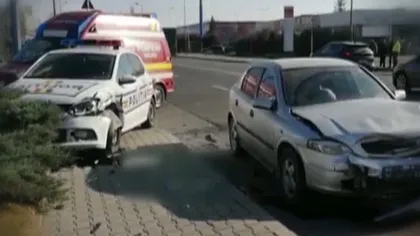 Maşină a poliţiei din Vaslui, implicată într-un accident rutier. Un agent a fost rănit grav
