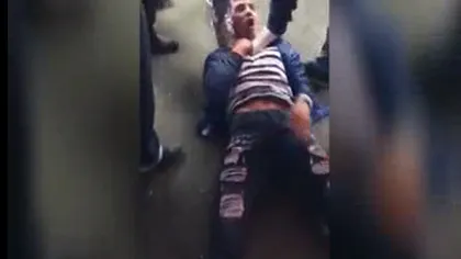 Un tânăr din Brăila a intrat cu maşina într-un mall şi a înjunghiat o persoană. 10 persoane, rănite. Imagini cu atacatorul VIDEO