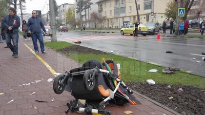 O femeie şi copilul ei de aproape 2 ani, spulberaţi de o maşină pe o trecere de pietoni în Suceava. Femeia a murit UPDATE