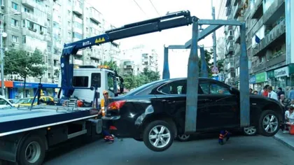 Maşinile parcate neregulamentar vor fi RIDICATE din nou în Bucureşti. Şoferii neatenţi riscă să plătească 5-600 de lei