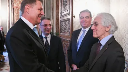 Klaus Iohannis a făcut o glumă cu laureatul premiului Nobel la fizică în 2018, ca între profesori. Reacţia spontană a savantului