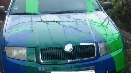 Maşina unui poliţist din Arad, vandalizată de trei tineri care au vrut să se răzbune după ce unul fusese amendat în trafic