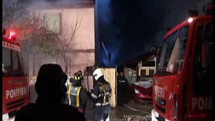 Incendiu puternic în Capitală. Mai multe case au ars în cartierul Bucureştii Noi