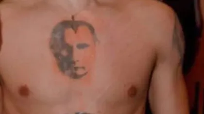 Un balerin ucrainean apare pe Instagram cu figura lui Putin tatuată pe pieptul său