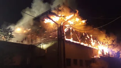 Incendiu puternic într-o clădire a Administraţiei Lacuri Parcuri Agrement