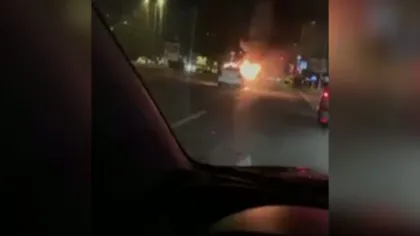 Incendiu în traficul din Capitală. O maşină a luat foc în mers