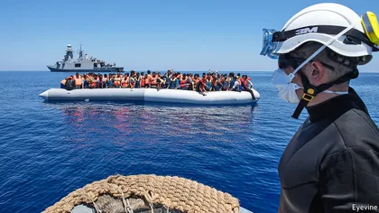 Zeci de migranţi au fost salvaţi din Marea Mediterană