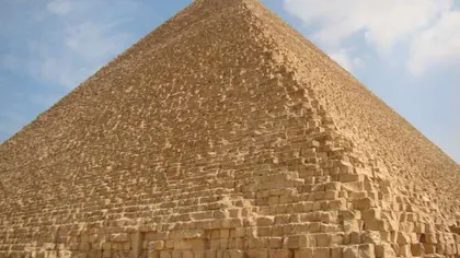 Autorităţile din Egipt au demarat o investigaţie după ce un cuplu s-ar fi fotografiat nud în vârful Marii Piramide