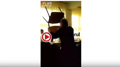 Un profesor din Ploieşti loveşte un elev cu scaunul. Poliţia a deschis anchetă VIDEO