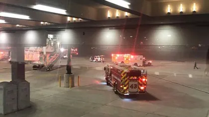 Momente critice pe aeroport. Un avion s-a prăbuşit pe pistă şi a făcut victime