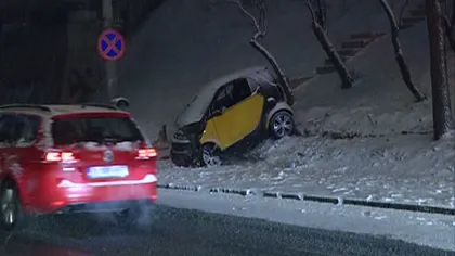 Haos în Capitală din cauza vremii. Mai multe accidente au avut loc după ninsoarea de duminică seară