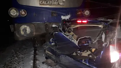 Accident grav în vestul ţării. Maşină spulberată de tren. Circulaţia feroviară între Arad şi Oradea, întreruptă FOTO