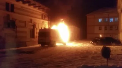 O ambulanţă a luat foc la scurt timp după ce s-a întors din misiune