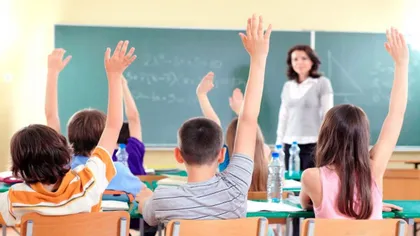 Situaţie aberantă în învăţământul românesc. O profesoară de engleză e cercetată disciplinar pentru că a predat la clasă cuvântul 