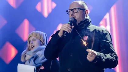 Polonezii aduc un omagiu primarului din Gdansk, ucis la un eveniment de caritate