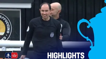 Un arbitru de linie a dispărut subit de pe teren, în Cupa Angliei. Fază amuzantă, cum s-a petrecut totul VIDEO
