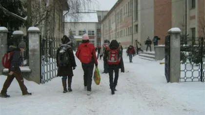 Epidemie de gripă în România. Ce se întâmplă cu elevii şi cine poate decide să închidă şcolile
