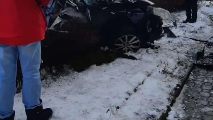 Maşină lovit de tren, la Râşnov. Două persoane au fost rănite
