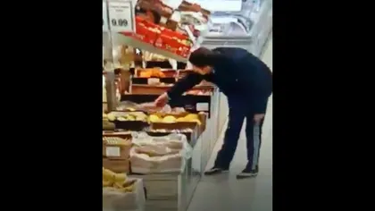 ŞEF DIN POLIŢIA OLT, filmat într-un supermarket în timp ce degusta din fructele de pe rafturi VIDEO